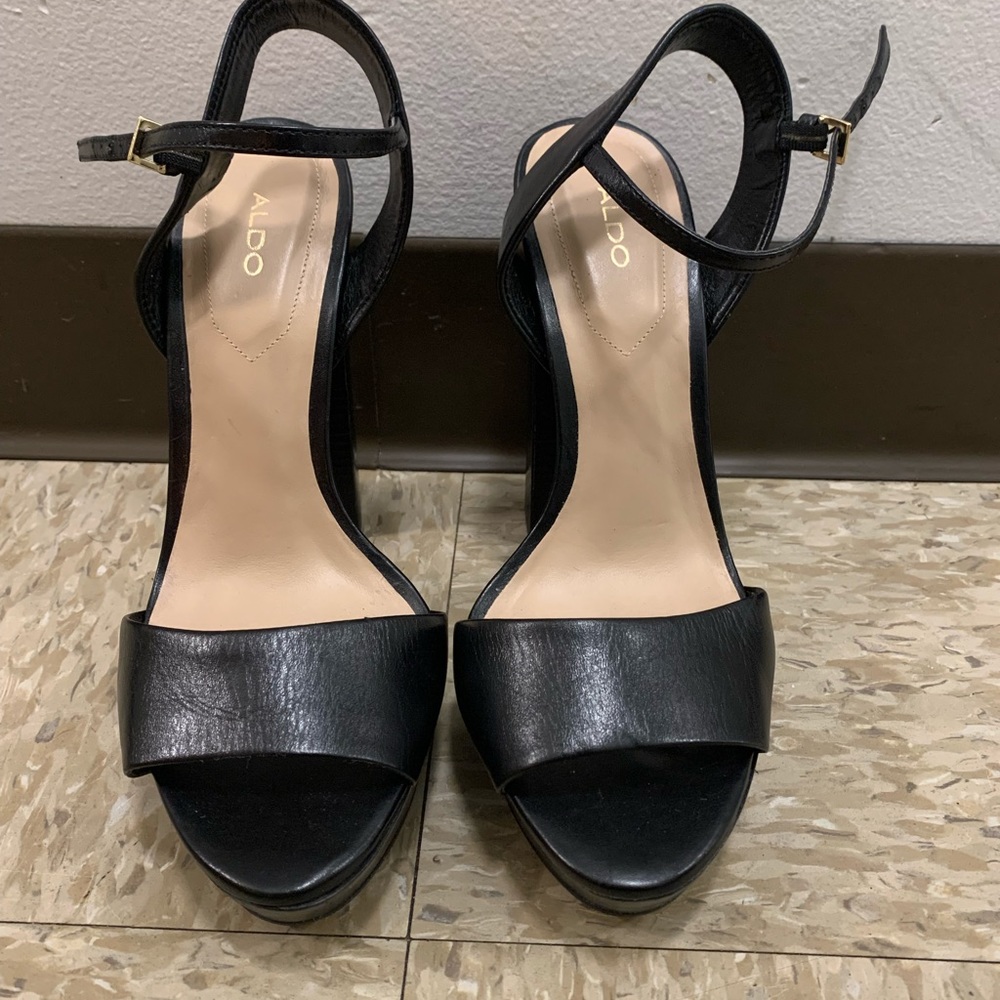 Also heels - Picture 2 of 5